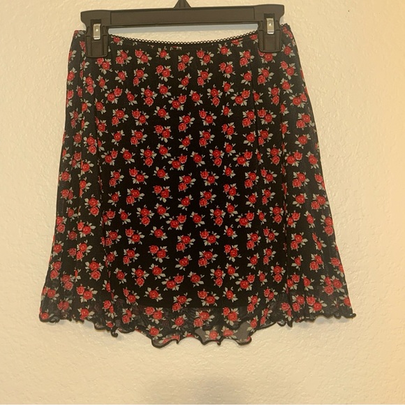 Art Class Girls Chiffon Mini Skirt Black Floral Red Pink Roses Size L 10-12 - Picture 1 of 3
